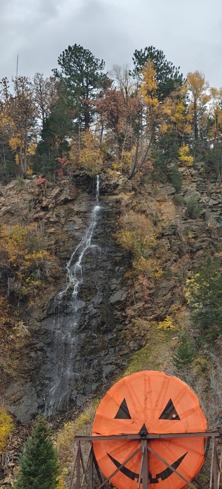 Cover Image Small Threads, Big Day